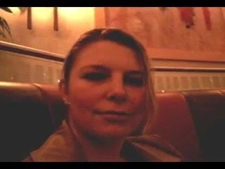 Sıcak milf çalış içinde kamu bar