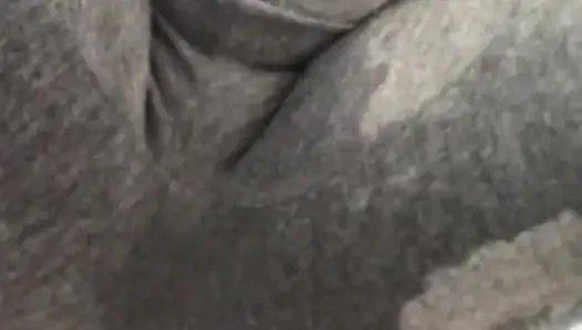 Fışkırtarak pantolonuma işiyor
