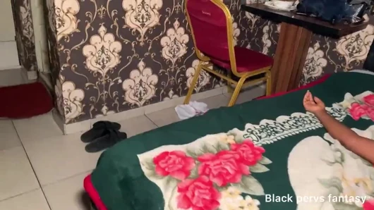 Üçlü öğretmen yerel otelde iki öğrencisi tarafından sikiliyor