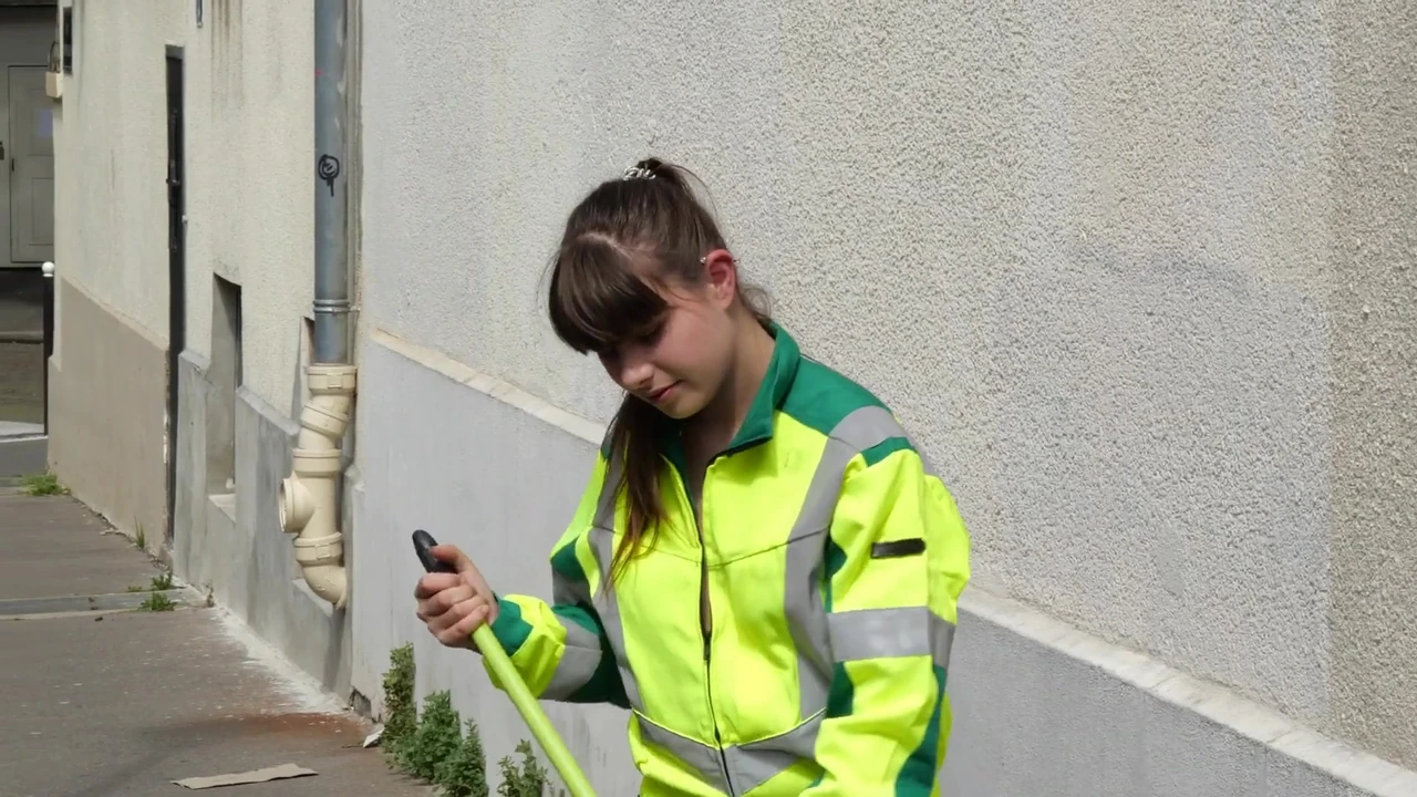 Em gái Pháp Gorgeus với âm hộ đầy lông và bộ ngực săn chắc hoàn hảo 675