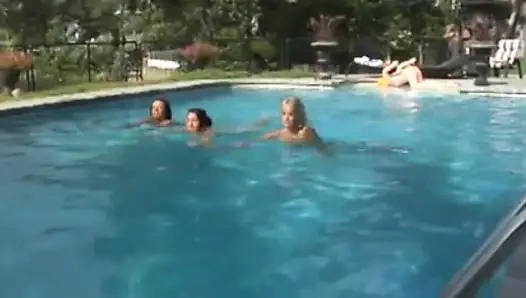 Orgazm arayan üç genç kaltak