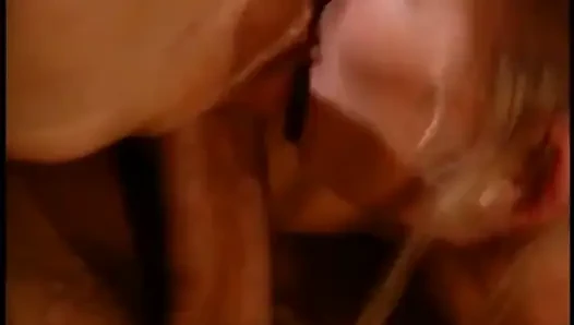 Klasik üçlü grup seks büyük yarak emiyor