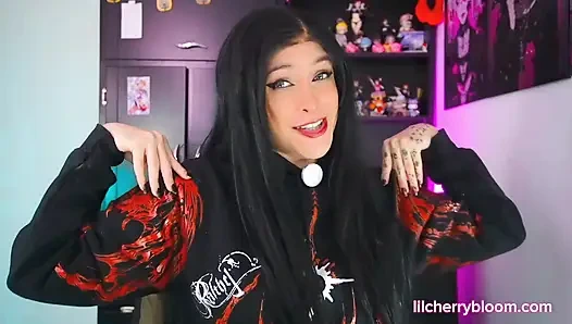 Gotik erkek arkadaşın bir ev kadını ve sikini istiyor