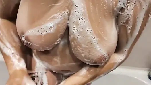 Üvey kız kardeş mükemmel doğal göğüslerine ve götüne dokunmama izin ver