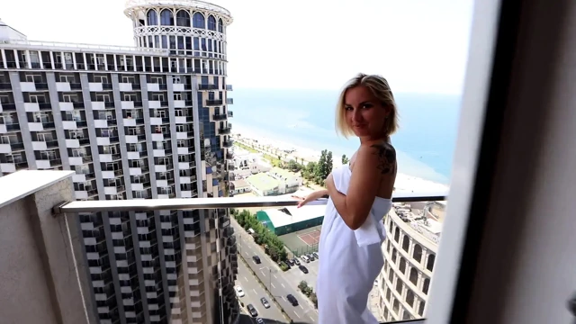 Tatilde seks sert sikilen evli kadın