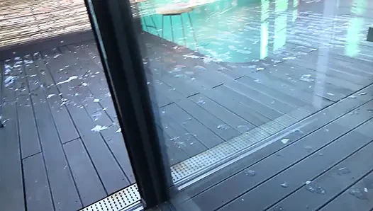 Cesur! Merdiven Boşluğunda Oral Seks!