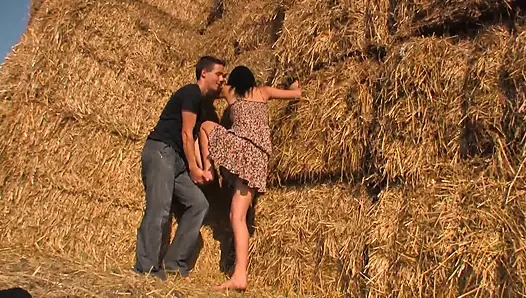 Sadece genç bir sürtük amından sikiliyor