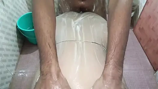 Yabancı kızı banyoma getiriyorum ve amını siktim