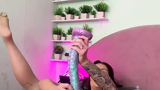 Büyük ahtapot fantezi dildo sikişi