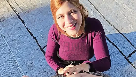 Ateşli hatun seks yapmak istedi, bu yüzden açık havada yaptık