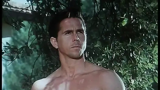 Orta yaşlı seksi kadının her iki deliği için büyük penis