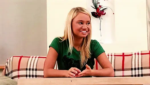 Inna Sirina ve Alisa amcık yalıyor ve her yalamayı seviyor