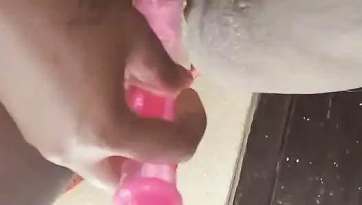 Evli kadın amının içine bir oyuncak sokuyor