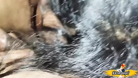 Hintli kız gırtlağına kadar sakso ile farklı tarzlarda sikişiyor