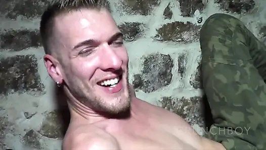 2346l eşcinsel değil ama tamam ro seni prezervatifsiz sikiyor