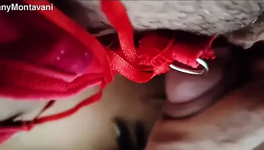 Tiffany Montavani dedesi voeh iken genç bir adamla küvette