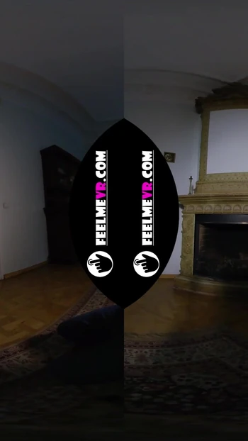 Paula крошка с большими сиськами шлепает себя в старом доме VR180, фотосессия за кулисами