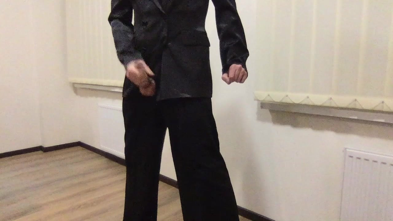 Sekreter giydirme. saten ceket, geniş paça pantolon
