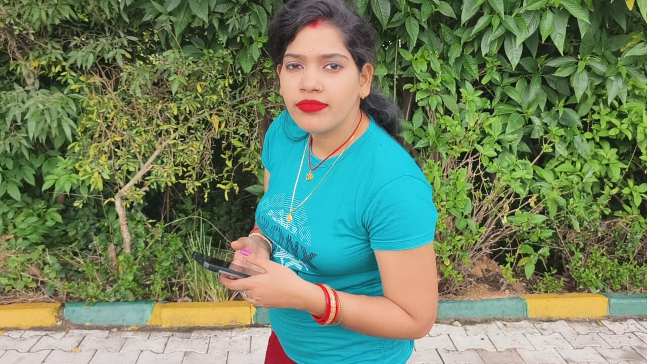 Odia Desi evli kadın erkek arkadaşıyla parkta eğleniyor. Odia Sex videosu