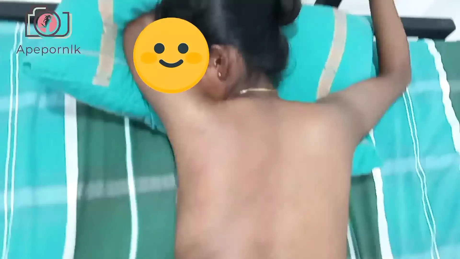 Hintli kadın amri domaltarak sikişiyor