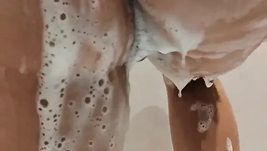 Duşta çıplak üvey kız kardeş