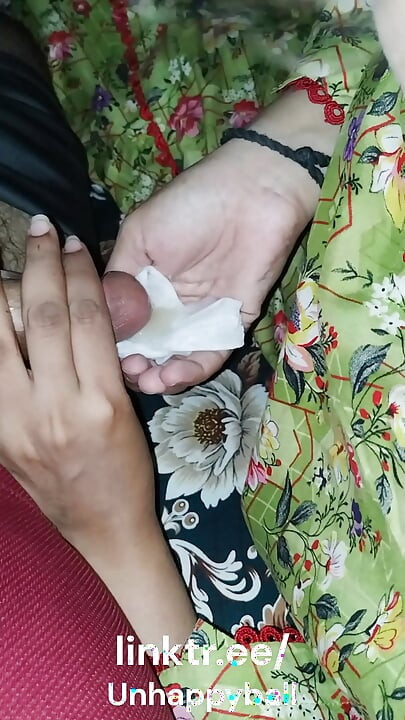 Sana blew her husband's dick, and her sperm in her hands...