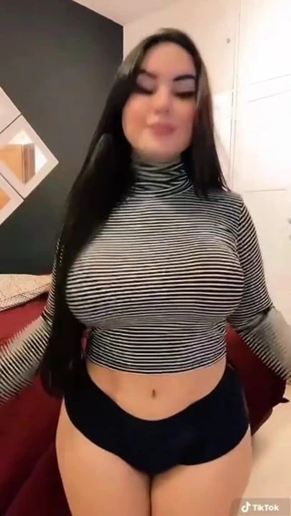 Victoriamatosa büyük göğüsler dansı