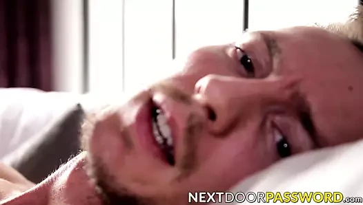 sevimli jock damlayan precum süre mastürbasyon