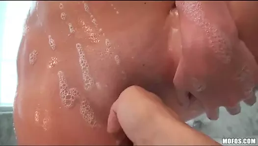 Mofos - banyo amatör güzellik staci Silverstone horoz seviyor