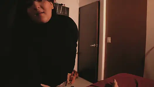 Üvey kızımın erkek arkadaşı beni çok tahrik ediyor!