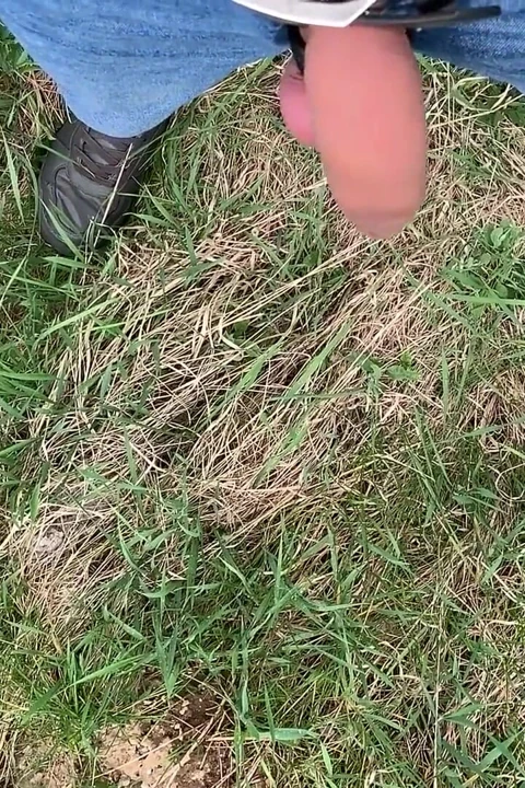 Taşaklarda halkalı sünnetsiz yarak sidik 4k