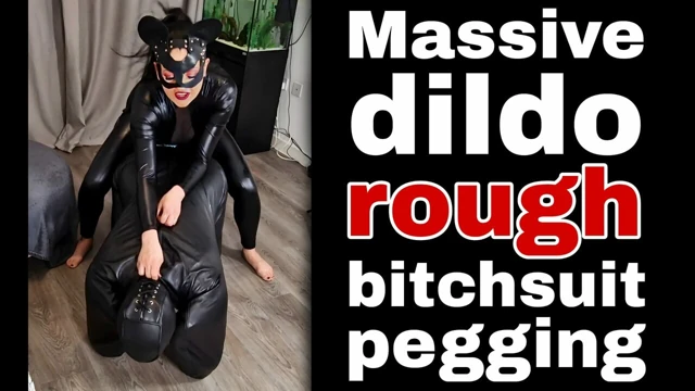 Deri takım giyen kaltak, ilişkilendirme femdom, flr, miss raven eğitim sıfır, büyük askılı yapay penis, esaret, bdsm, metres flr