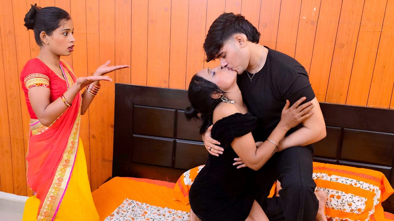 Koca karısını aldatıyor ve Hintli kız arkadaşıyla seks yapıyor