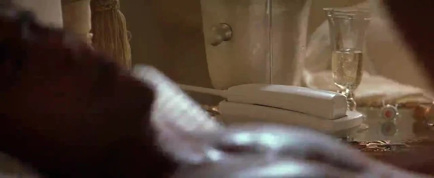 Theresa russell - vahşi şeyler seks sahnesi