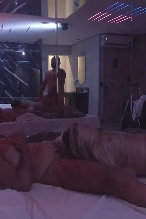 Motelde küçük tren: Eşimi emerken poposunu doldurdum