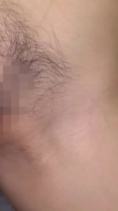 "İlk bakışta, basit bir kıza benziyor ... sessiz ..."