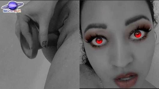 En seksi latin hatun Saturno Fışkırtması, cadılar bayramında bir vampir olarak mastürbasyon yapıyor. Ayın 13'ü Salı.