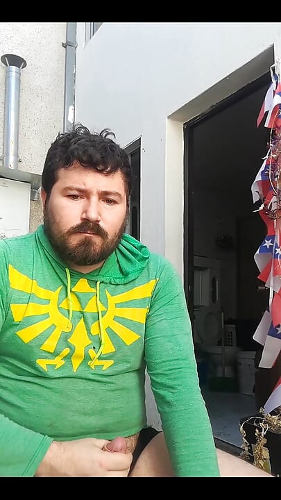 Dışarıda mastürbasyon yapıyor