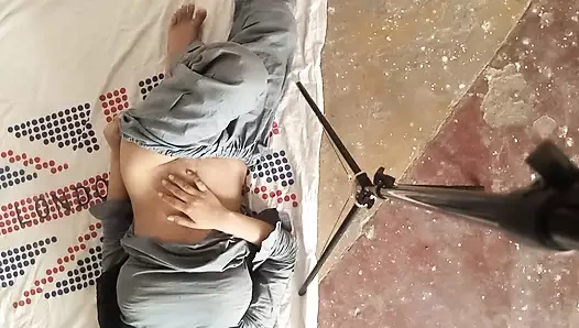 Evli kadın yatak odasında seks yapıyor