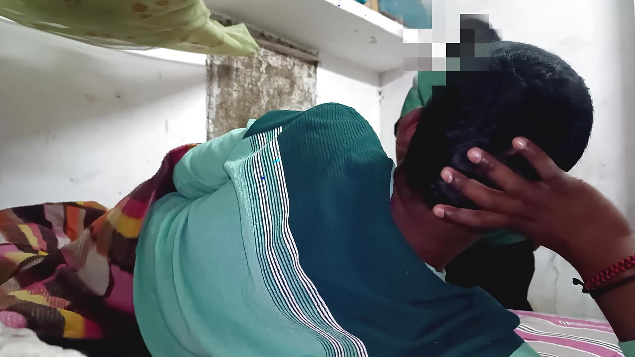Yerli Bakire Kız Zor La Seks Yapmaya Zor Landı Ve Bolca Penis Emdi