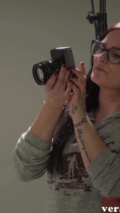 Обязательный для просмотра момент из "Немецкая крошка-модель с большими сиськами соблазняется из большого черного члена"