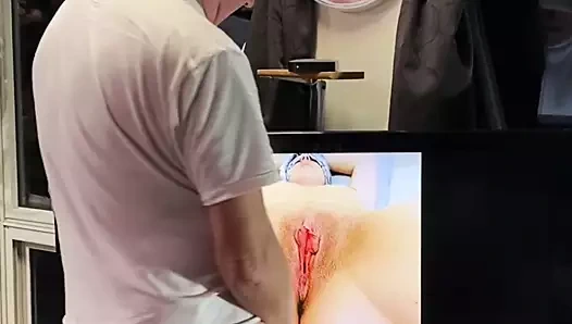 Bryoni göstermeyi sever