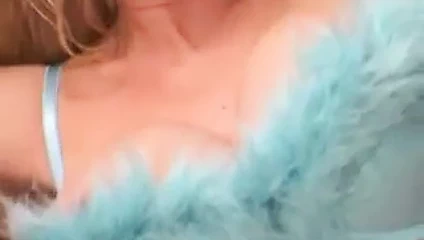 Busty milf mastürbasyon