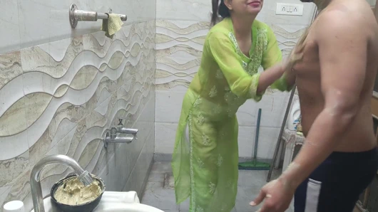 Indian Sutela Bhai saw the stepsister doing the scandal and even after refusing to demand to her