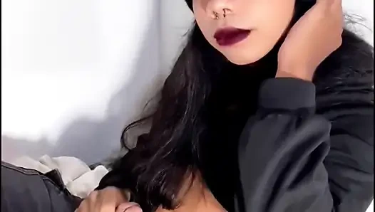 Femboy kremsi yakın çekim boşalıyor