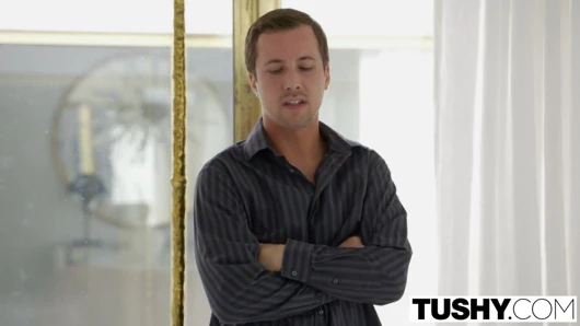 Tushy - çocuk bakıcısı kelsi monroe iş yerinde anal alır