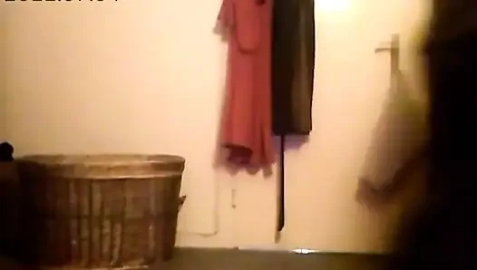 Tammara evde yalnız