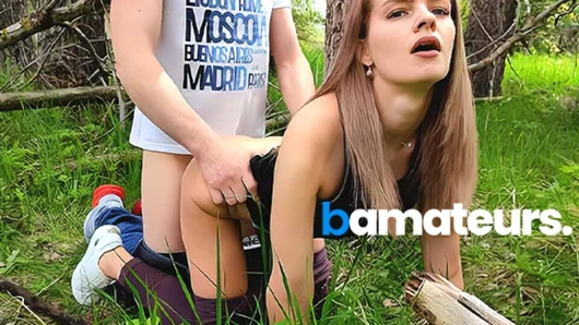 Amatör çift parkta bamateurs tarafından sikişiyor