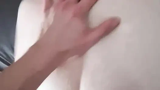 Tombul Alman genç kız domaltılarak sert sikiliyor, üzerine boşalıyor, tekrar sikiliyor