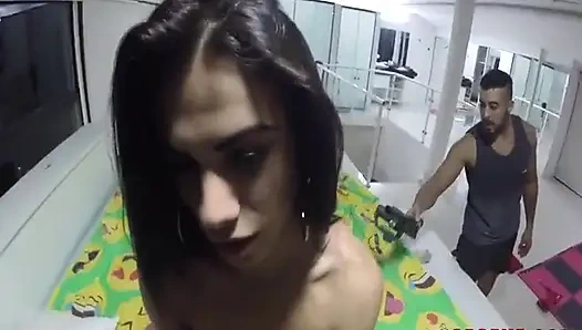 Dövme salonunda onunla sevişiyorum